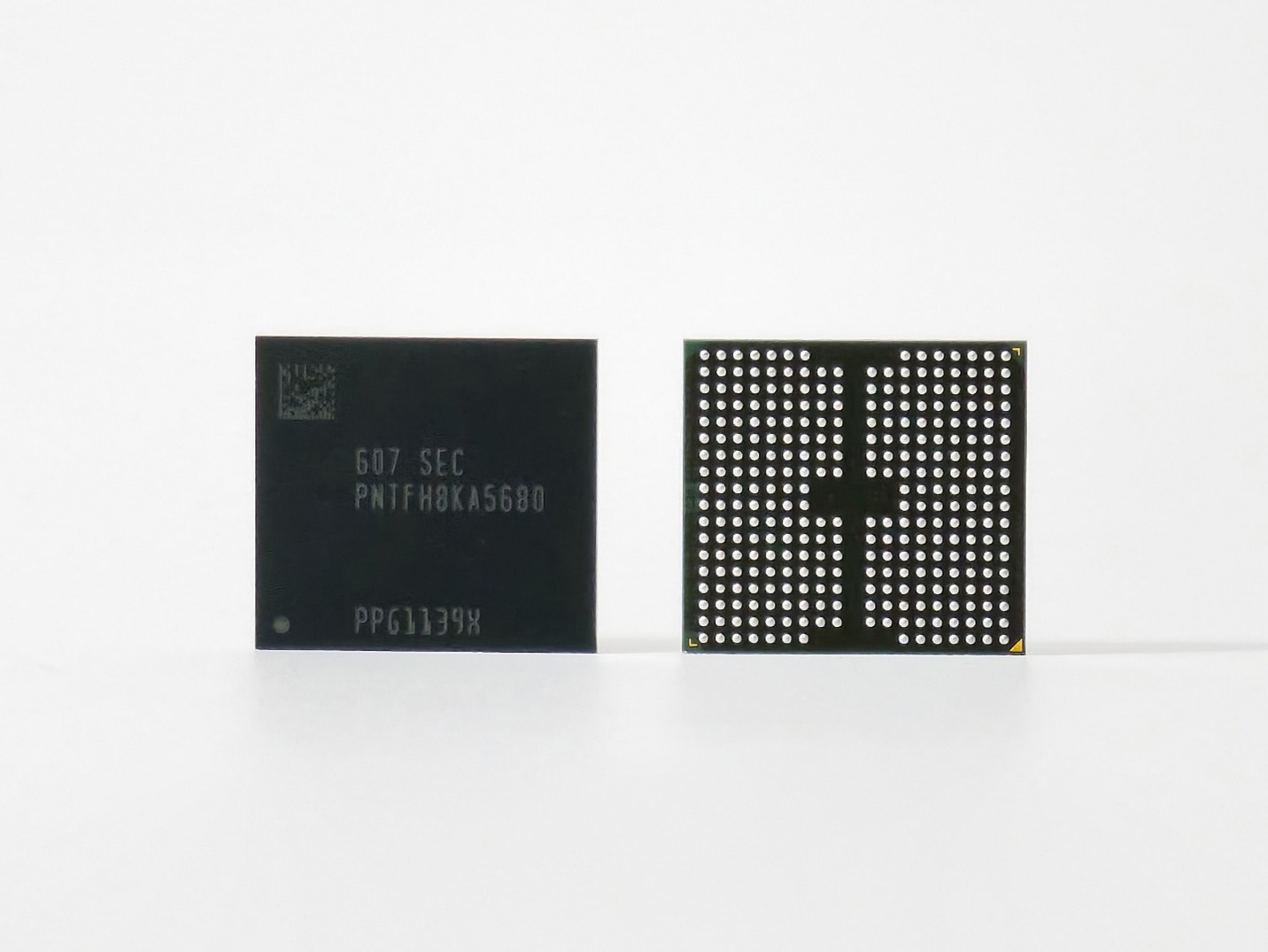 Samsung's V10 BV-NAND flash chip, the industry's first NAND flash built past 400 layers