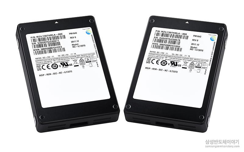 ▲세계 최대 용량의 삼성전자 '30.72TB SAS SSD'제품