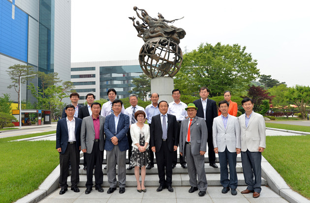 회의 후 단체 사진