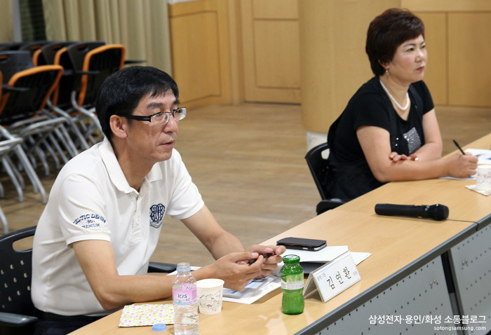 『삼성전자·화성 소통협의회』 김연환 대표위원은 이 날 정기협의회에 참석한 위원들에게 감사의 인사를 전하며, “앞으로도 오늘처럼 활발한 소통을 통해 화합하는 자리가 이어지기를 바란다”는 마무리 인사말을 남겼습니다.
