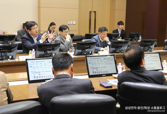 본격적인 회의에 앞서 삼성전자 이승백 의장의 인사말이 있었다