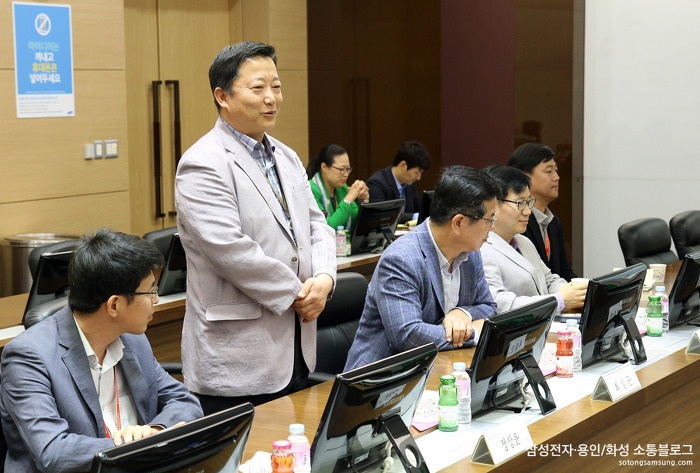 본격적인 정기회의에서는 지역주민을 위한 삼성전자 DS부문의 노력과 사회공헌활동 현황을 함께 살펴보았습니다