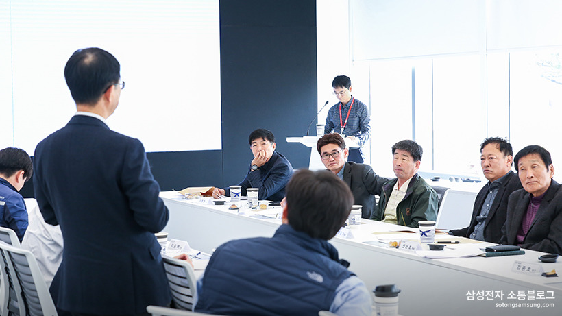 12월 주요 계획을 공유하는 소통협의회 위원들