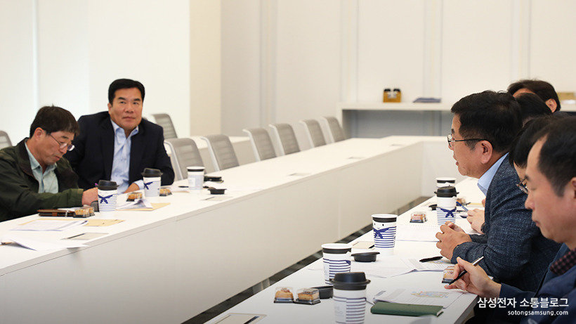  10월에 진행되고 있는 지역사회 공헌 활동을 살펴보았습니다. 