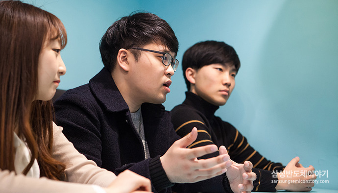 인터뷰 진행 중 답을 이어나가고 있는 CSS 동아리 임원진.
(왼쪽부터) 지한별 부회장/정윤호 전(前) 회장/김종훈 회장의 모습.