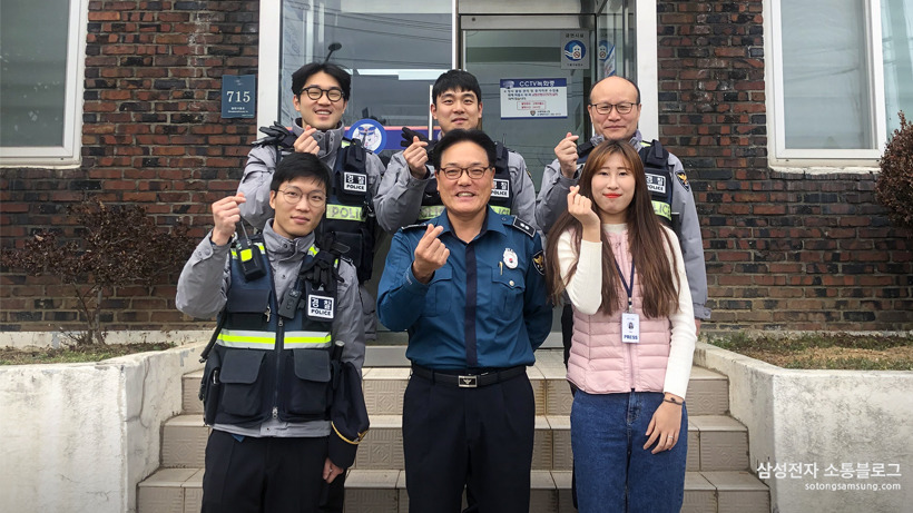 파출소 직원들과 조학백 위원