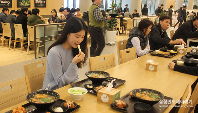 식사중인 DS임직원