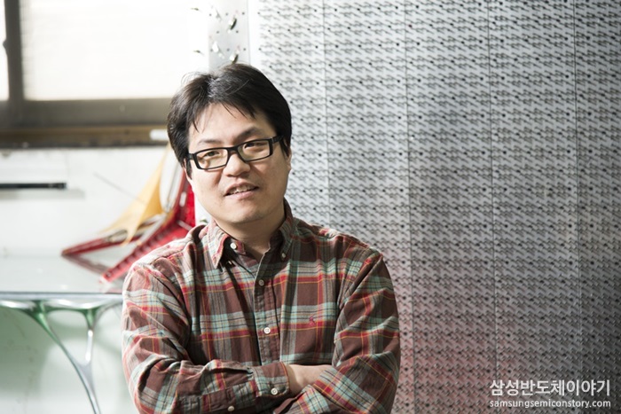 그는 중력을 이용해 실을 늘어뜨린 자연스러운 작품 등 자연의 섭리를 담은 구조물을 디자인하기로 유명한데요