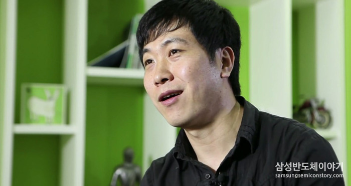 인터뷰 중인 SSIT재학생 이일형 대리