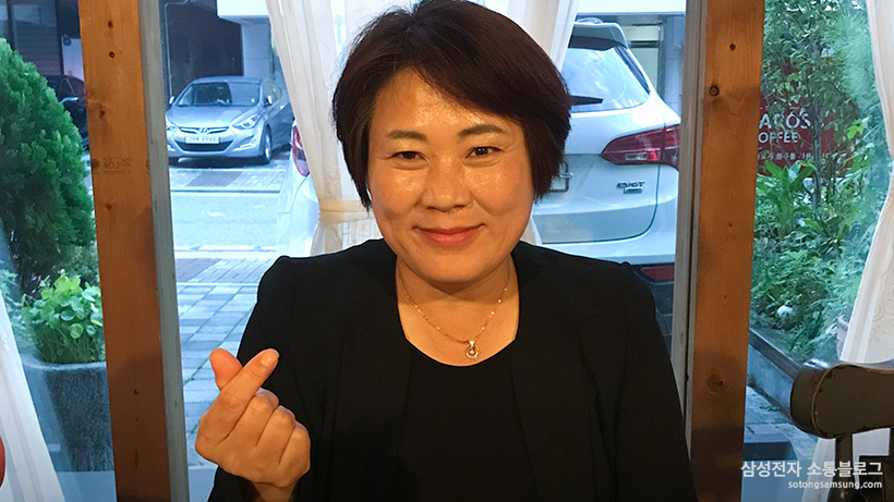 손하트 포즈를 취해주는 이광순 위원