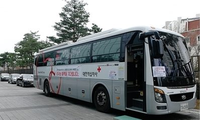 헌혈의날 방문한 헌혈버스차량
