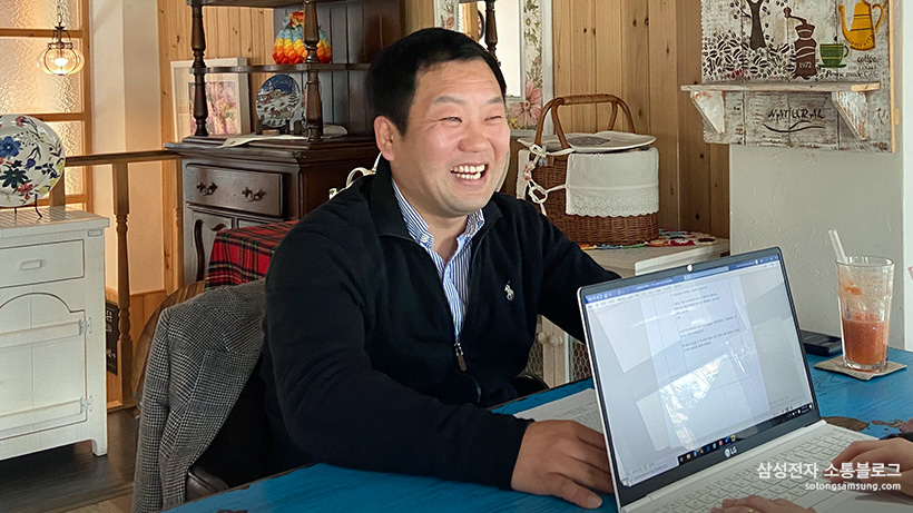 인터뷰중인 삼성전자∙용인 소통협의회 오효환 위원
