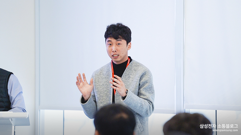 삼성전자 소통 블로그의 영상을 소개하는 중