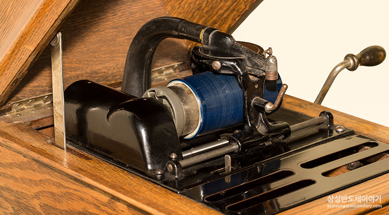 원통 형태의 축음기 포노그래프(Phonograph)