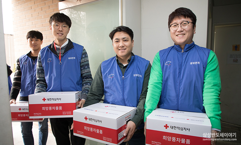 ▲ 삼성전자 DS부문 메모리D기술팀 신지상, 서상원, 노종우, 송낙연 님(왼쪽부터)  

