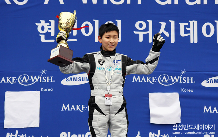 시상대에 오른 이현진군