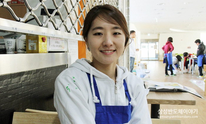 인터뷰중인 채민진 희망채색 팀원