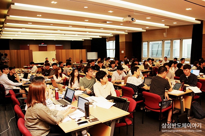 3일에 걸쳐 ARTIK 0, ARTIK 5, ARTIK 10 제품을 활용한 이론 및 실습과 더불어 아틱 클라우드에 대한 교육을 받는 개발자들