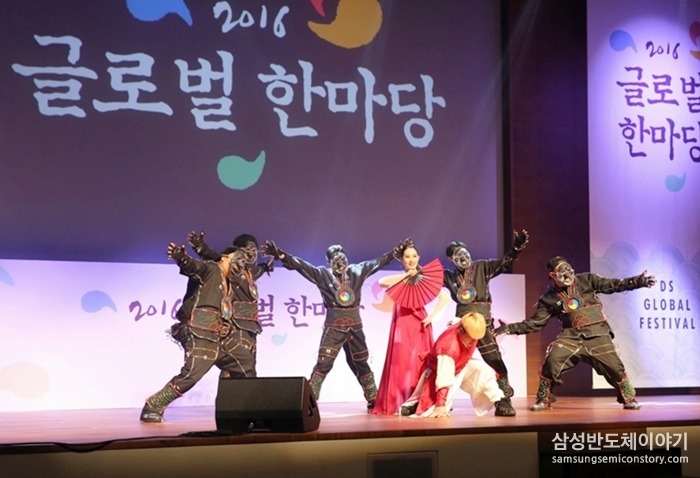 퓨전 비보잉 그룹 광탈의 오프닝 공연