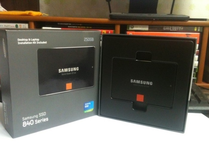 ▲ 왼쪽은 상자, 오른쪽은 SSD