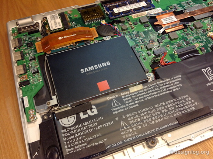 LG Z430 GE30K에 삼성 SSD 840 시리즈를 장착한 모습