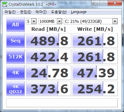 크리스탈 디스크 마크를 이용해 삼성 SSD 840 시리즈의 벤치마크