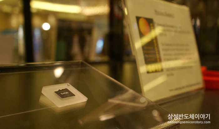 [CES 2013 혁신상] 64GB UHS-1 microSD 카드, 차원이 다른 속도와 용량을 보여주다
