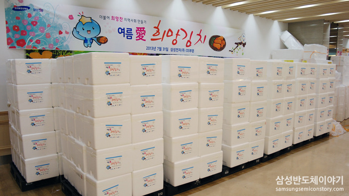 차곡차곡 쌓여 있는 박스
