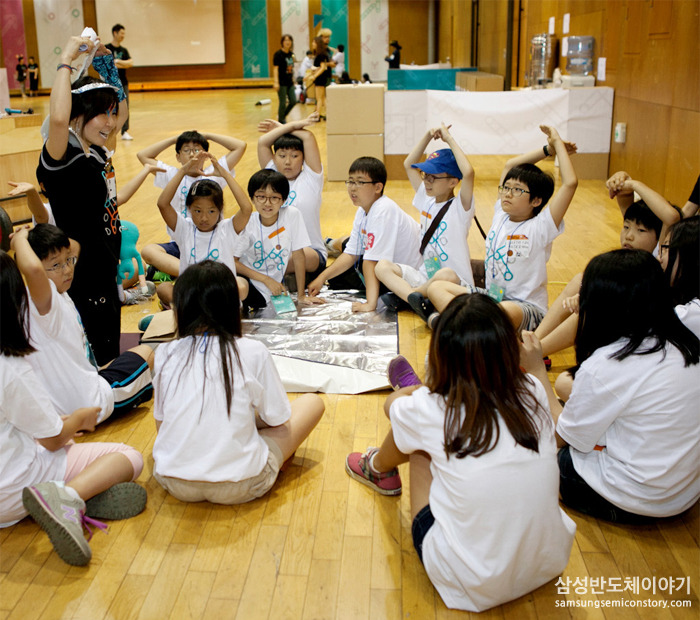 북유럽의 핀란드와 노르웨이에서 활동중인 디자이너, 건축가, 예술교육 전문가 등으로 구성된 강사들과 함께 자연을 주제로 한 수업도 진행