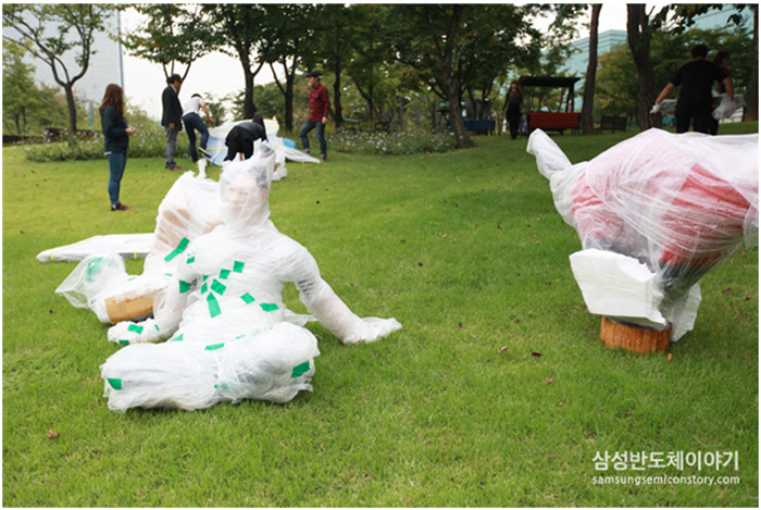 아직은 베일에 가려진 조각 작품들