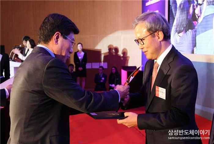 ■ 삼성전자 3차원 수직구조 낸드플래시, 2013년 대한민국 최고의 산업기술로 선정