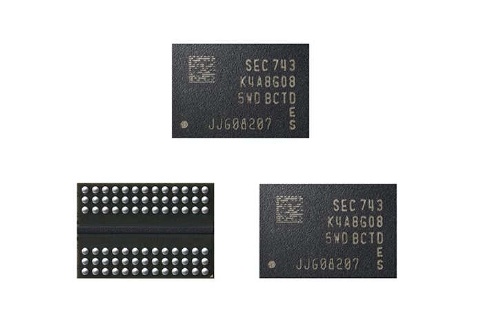 ▲삼성전자가 세계 최초로 양산을 시작하는 '1y나노 공정기반 8Gb DDR4 D램' 제품