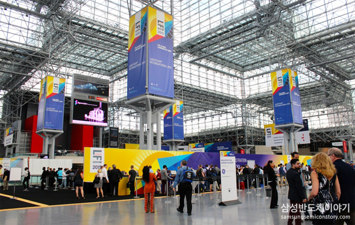 ▲ 세계 조명 박람회(LIGHTFAIR International 2015) 현장, 뉴욕 자비츠센터