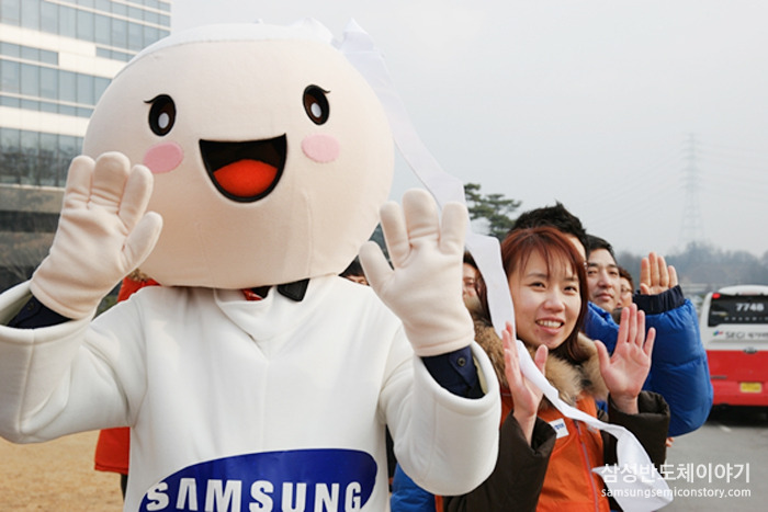 삼성전자 DS부문에서는 설 명절을 맞아 임직원들을 위해 편리한 귀성 버스와 설날 놀이 한마당을 준비