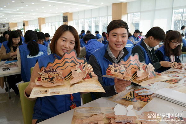 삼성전자, 다문화 가정 학생을 위한 한국사 '팝업북' 제작