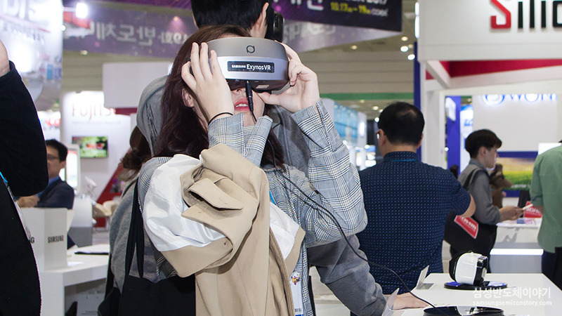 제 19회 반도체대전(SEDEX)’ - Exynos 7270이 탑재된 웨어러블 기기를 이용해보는 방문객