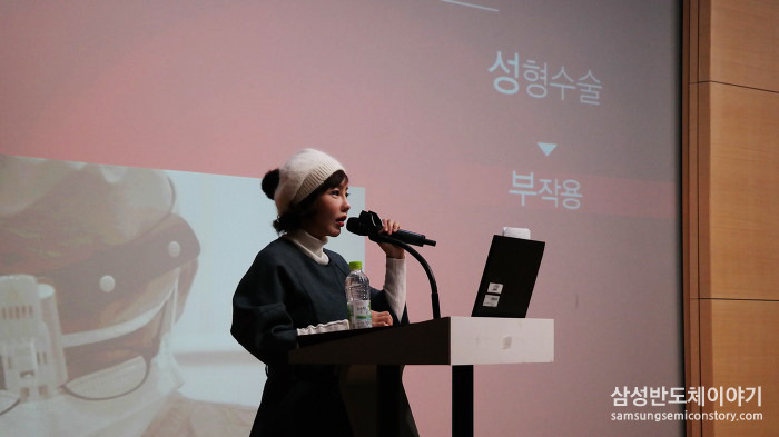 강연중인 배우 노현희