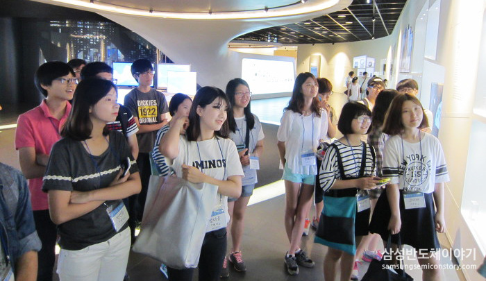 수원 S.I.M(Samsung Innovation Museum)을 방문한 학생들