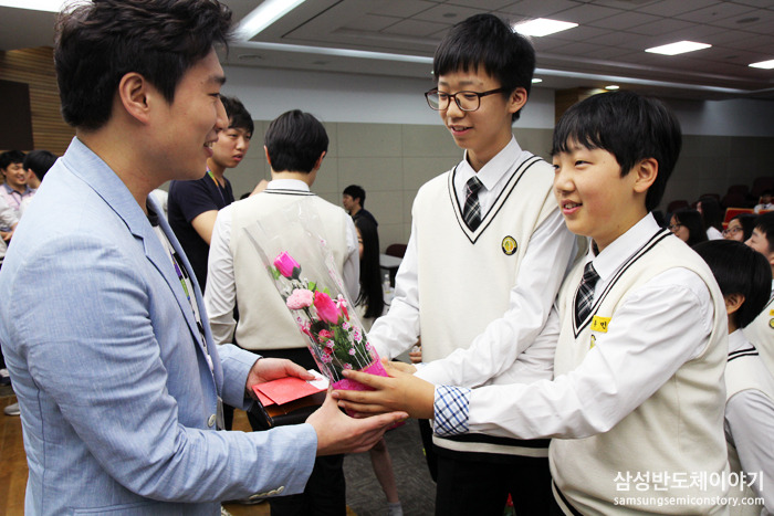 메모리 D기술팀을 위한 석우중학교의 스승의 날 기념 행사