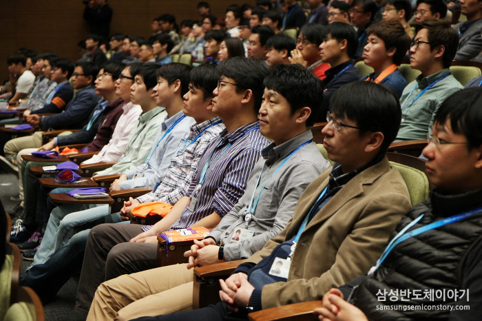 강연을 듣는 삼성전자 임원들
