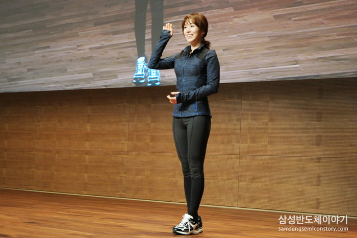 강연 무대에 오른 박초롱 트레이너