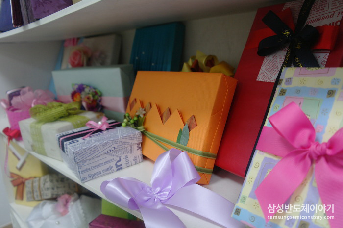 예쁘게 포장된 상자들