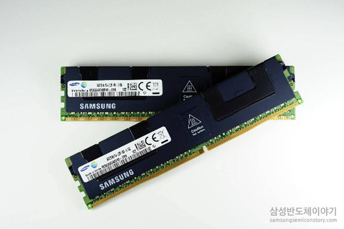 ▲ 3차원 TSV 기술을 이용해 탄생된 64GB DDR4 D램 제품