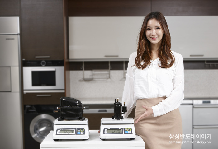 기존 컴프레서와 비교해 무게와 크기를 75% 이상 줄이면서 효율은 35%나 높인 '삼성 미니 로터리 컴프레서'의 압축기