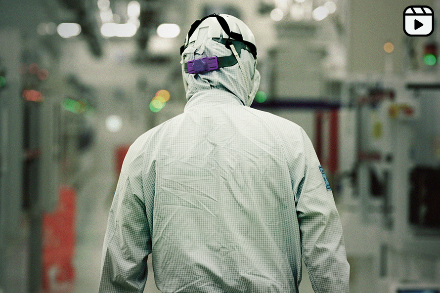 [거인의 도구들]“15년째 이 옷을 입고 일하고 있습니다.” 반도체 엔지니어가 소개하는 ‘방진복’